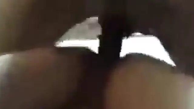 Kazak hatunun sulu amına derinlemesine saplandı.